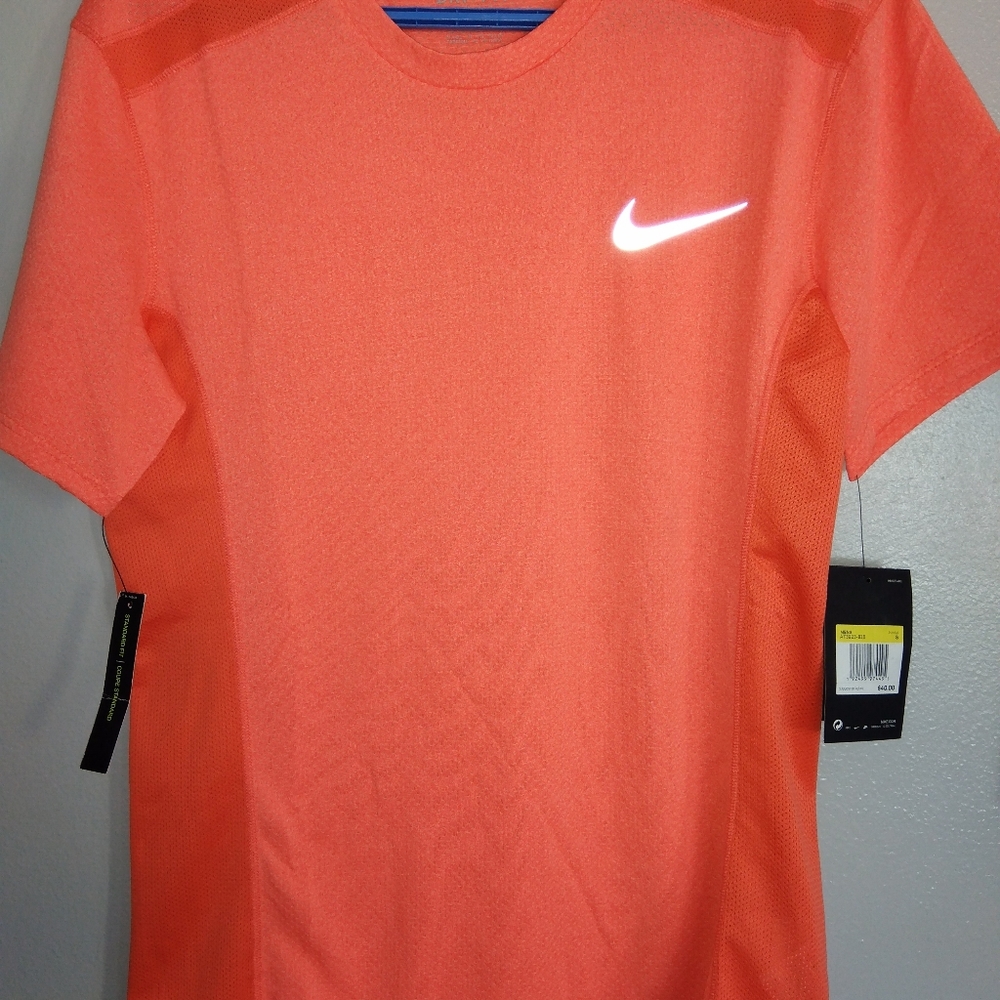 Nike DRI-FIT TSHIRT